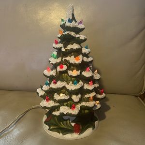 Vintage ceramic lighted 12” Christmas tree with snow holland mold
